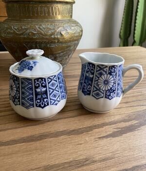 Vintage Lipper & Mann Blue Imari Pattern Creamer And Lidded Sugar Bowl Set